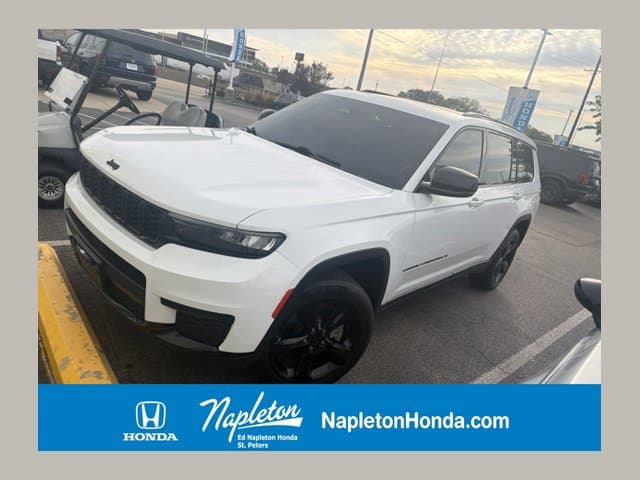 2023 Jeep Grand Cherokee Altitude — photo 1 of 10