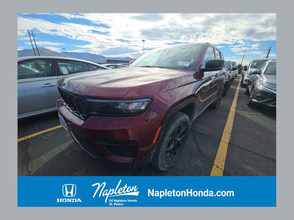 2024 Jeep Grand Cherokee Altitude — photo 1 of 28