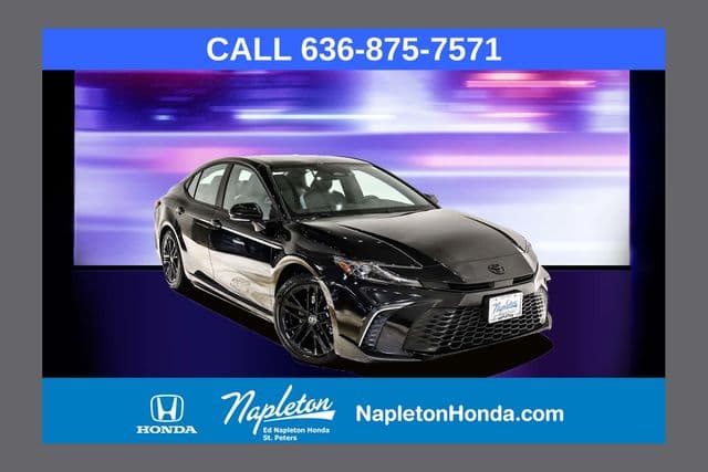 2025 Toyota Camry SE — photo 1 of 33