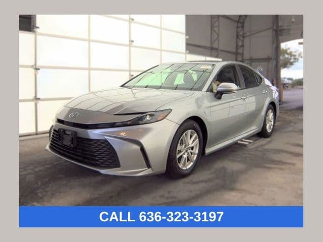 2025 Toyota Camry LE — photo 1 of 28