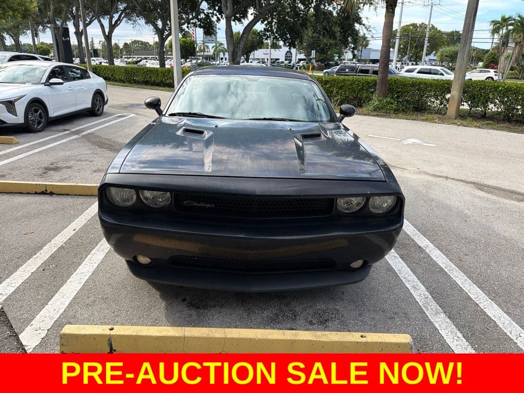 2014 Dodge Challenger SXT — photo 1 of 5