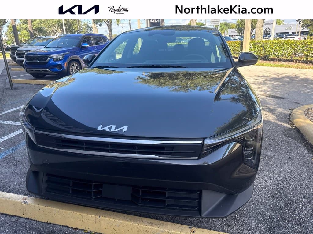 2025 Kia K4 LXS — photo 1 of 5