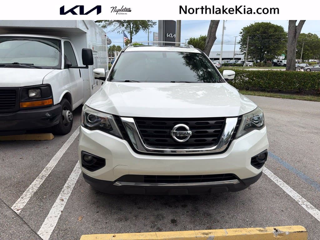 2019 Nissan Pathfinder Platinum — photo 1 of 5