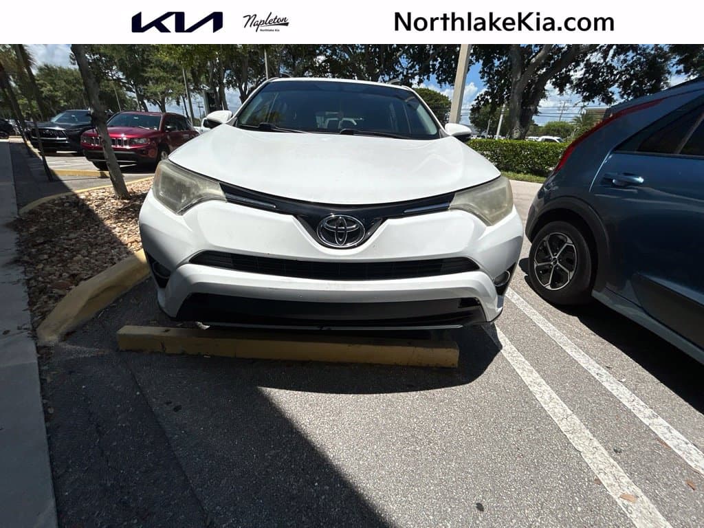 2016 Toyota RAV4 XLE — photo 1 of 4