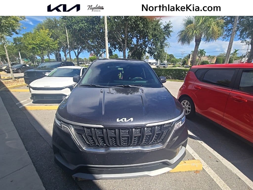 2023 Kia Carnival LX — photo 1 of 2