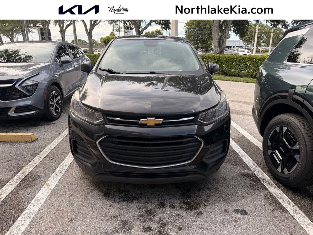 2021 Chevrolet Trax LS — photo 1 of 4