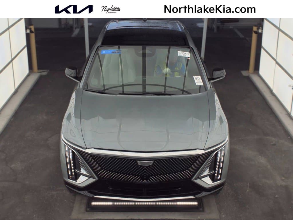 2024 Cadillac LYRIQ Luxury — photo 1 of 13