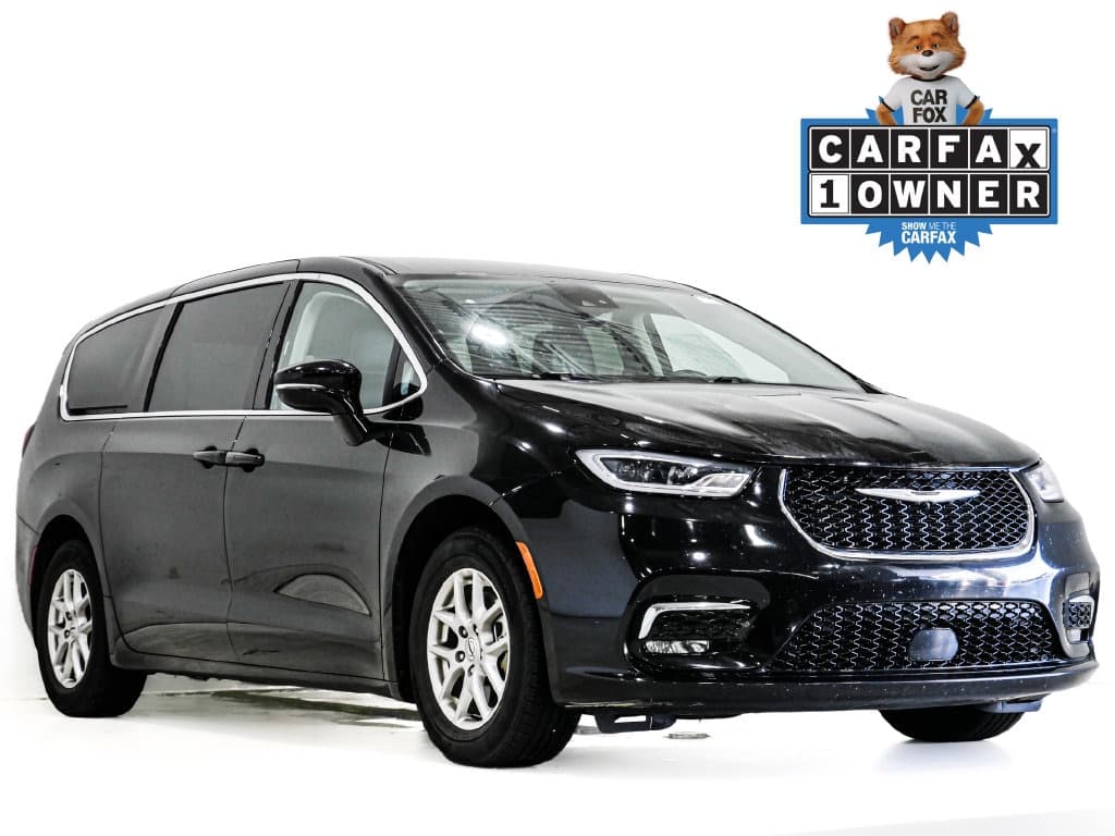 2024 Chrysler Pacifica Touring L — photo 1 of 30