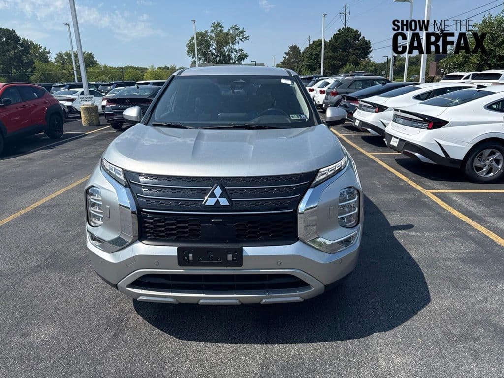 2024 Mitsubishi Outlander SE — photo 1 of 10