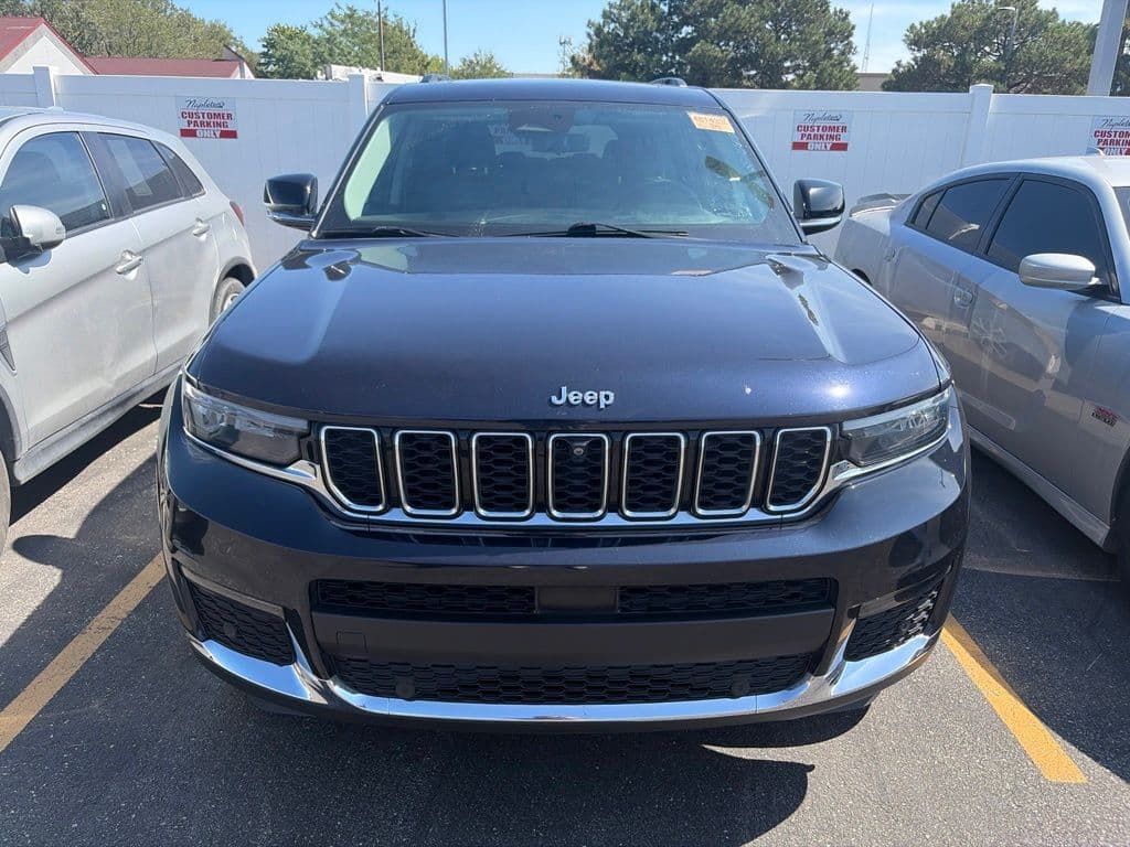 2023 Jeep Grand Cherokee L Limited — photo 1 of 4