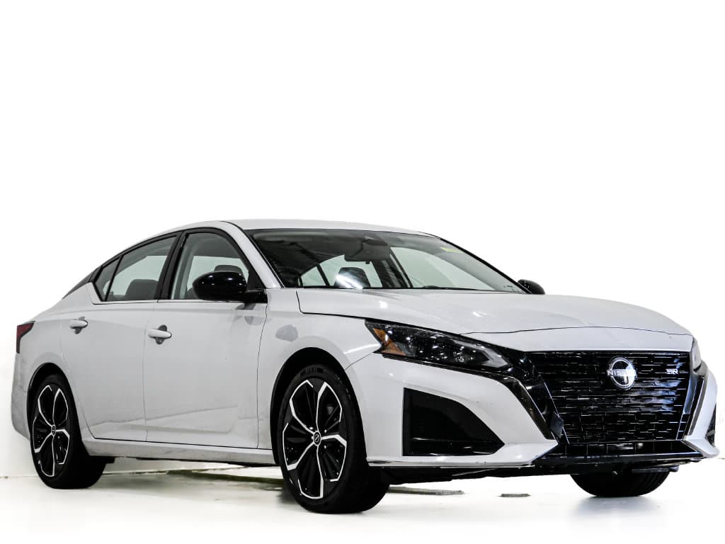 2024 Nissan Altima 2.5 SR — photo 1 of 24