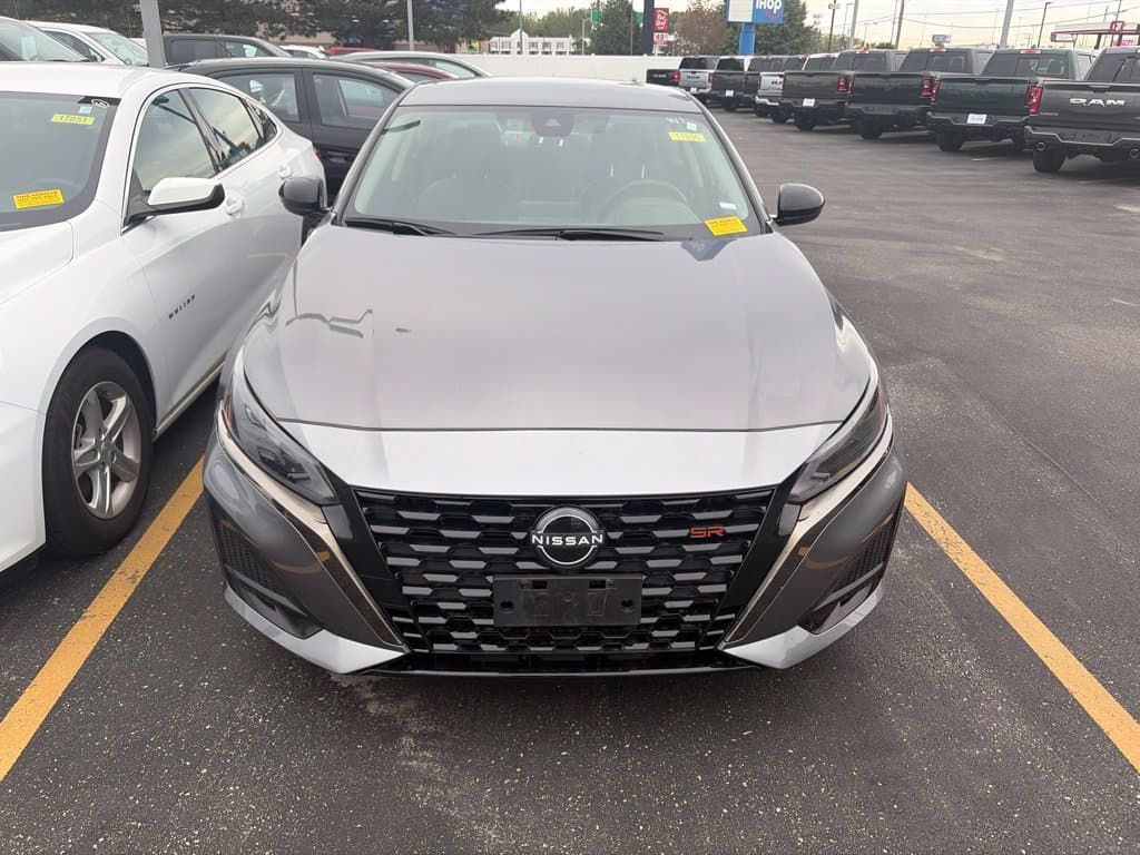 2024 Nissan Altima 2.5 SR — photo 1 of 28