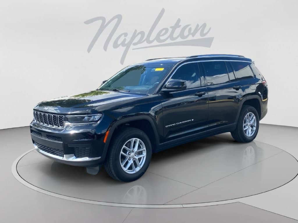 2023 Jeep Grand Cherokee L Laredo — photo 1 of 35