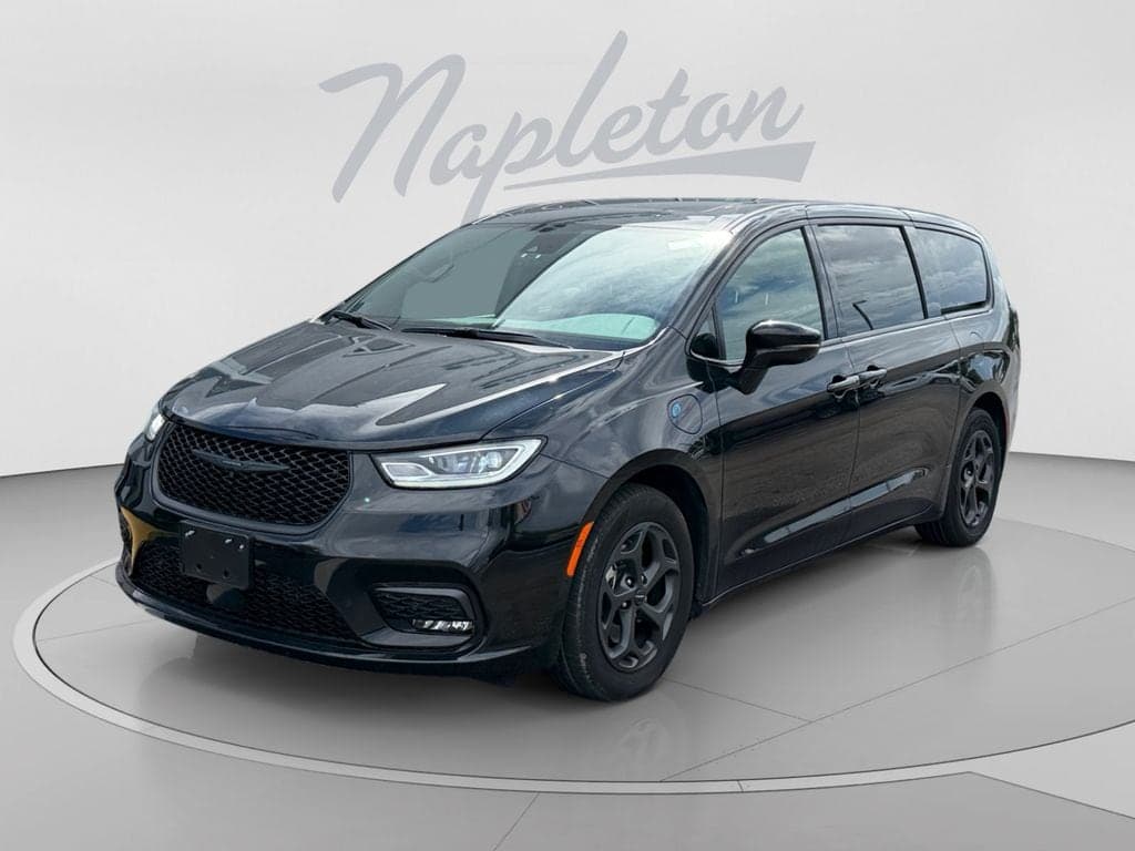 2023 Chrysler Pacifica Hybrid Limited — photo 1 of 35
