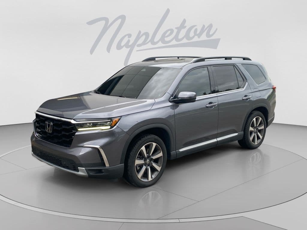 2025 Honda Pilot Touring — photo 1 of 33