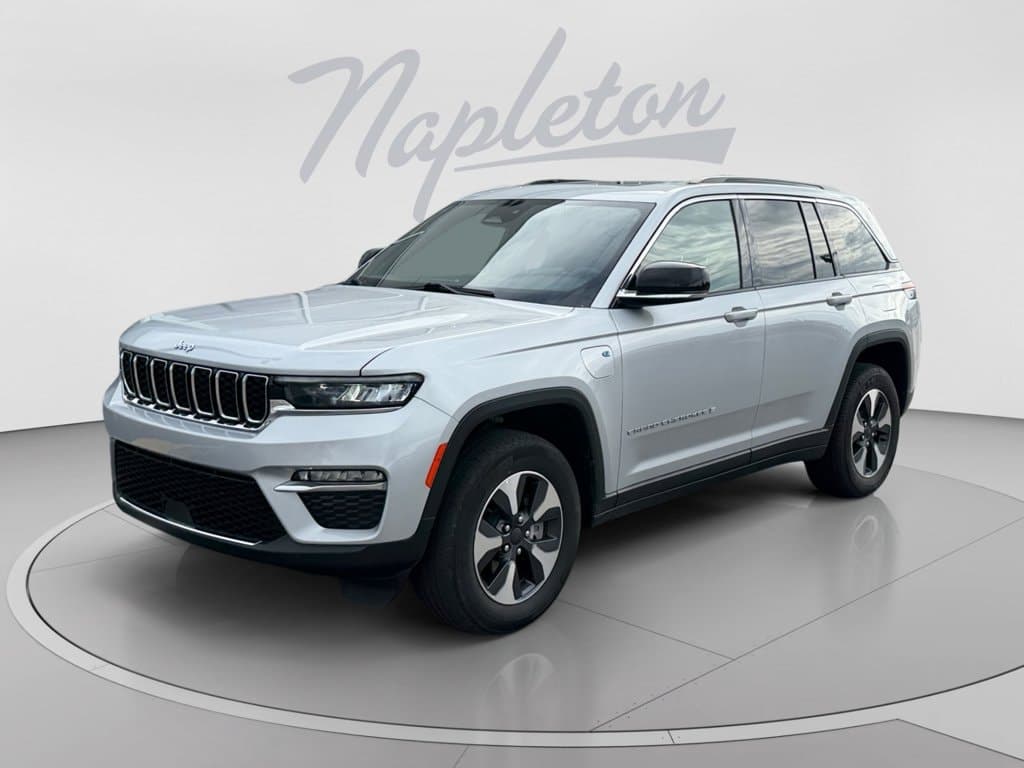 2024 Jeep Grand Cherokee Base — photo 1 of 35