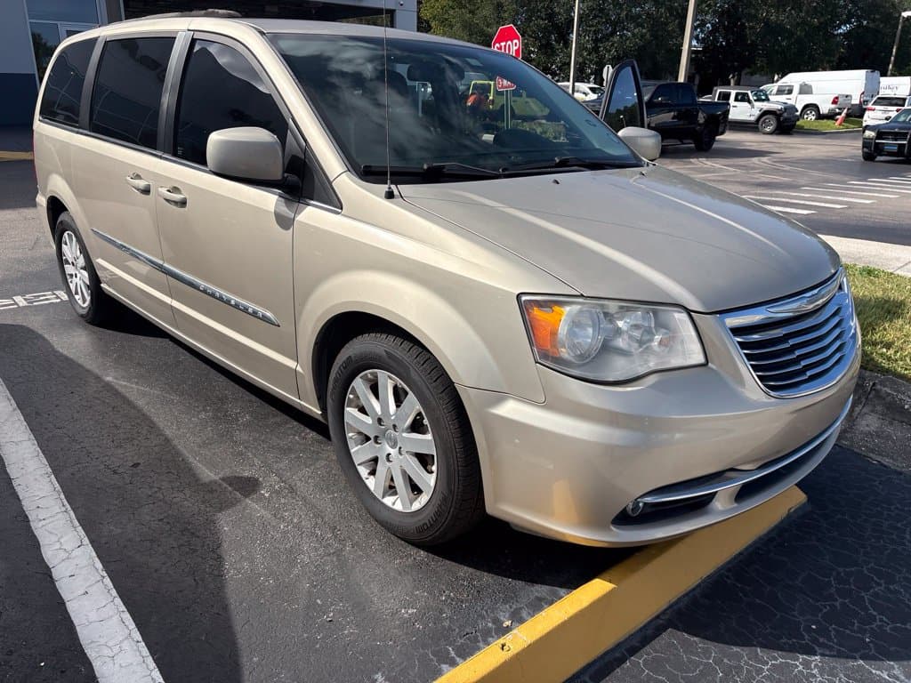 2016 Chrysler Town & Country Touring — photo 1 of 3