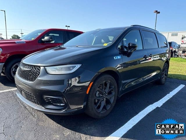 2023 Chrysler Pacifica Limited — photo 1 of 2