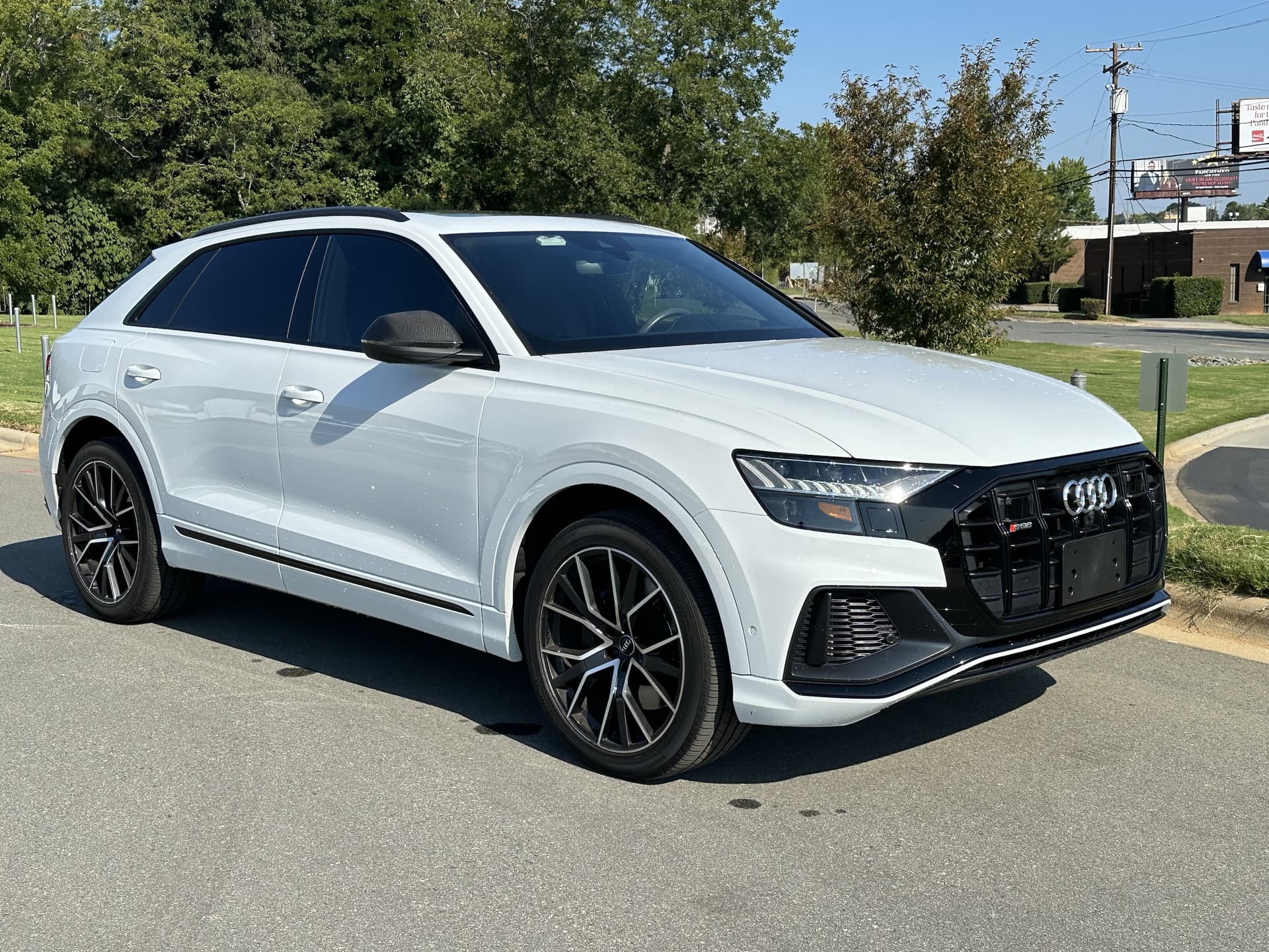 2020 Audi SQ8 Prestige — photo 1 of 37