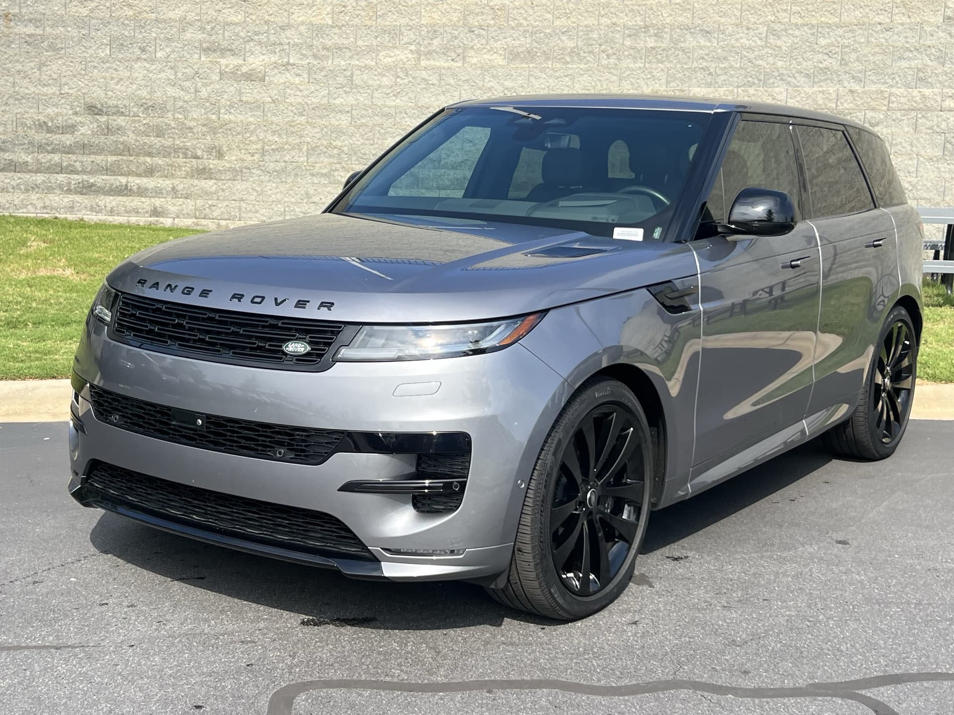 2025 Land Rover Range Rover Sport Dynamic SE — photo 1 of 35