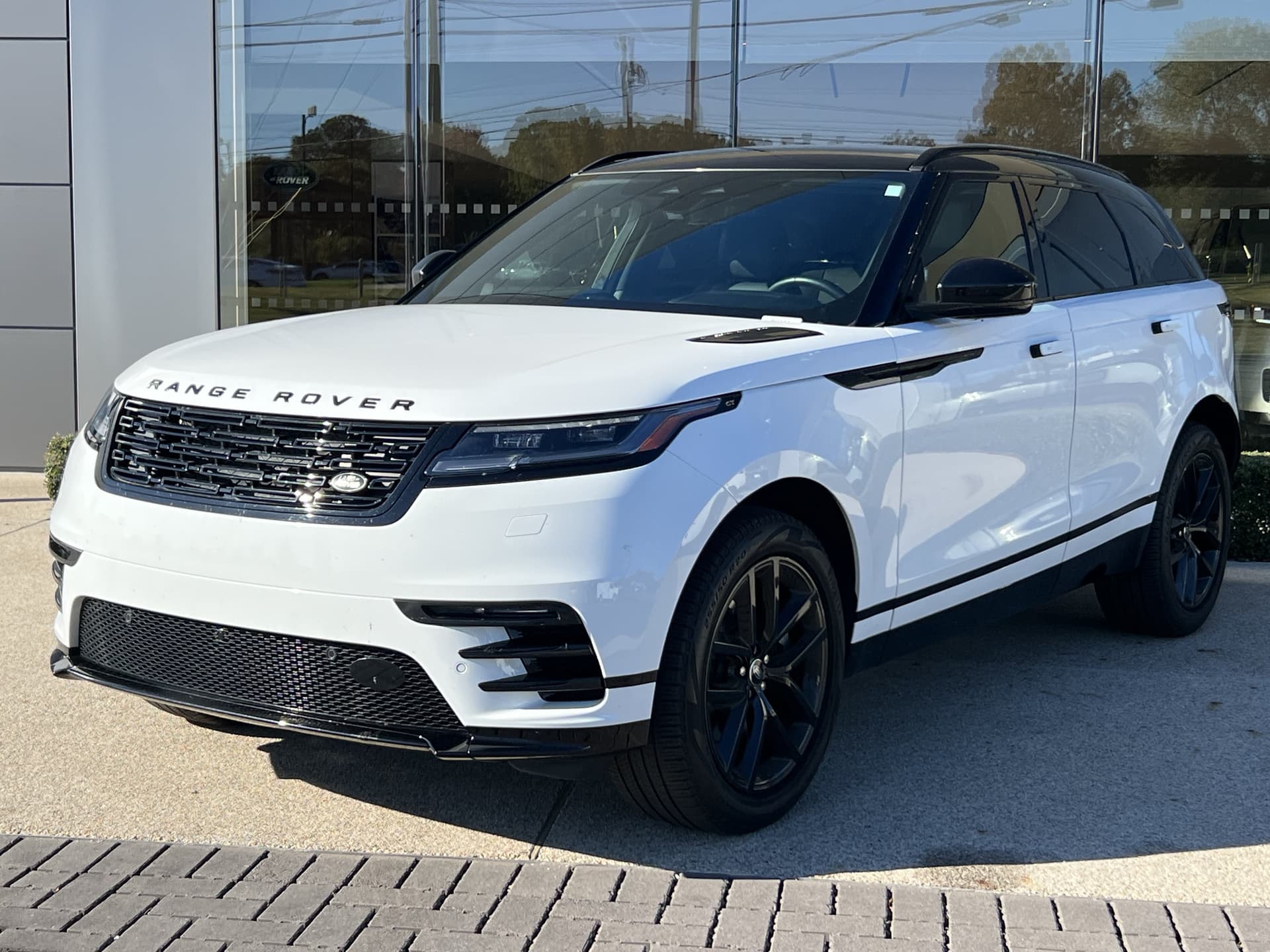 2024 Land Rover Range Rover Velar Dynamic SE — photo 1 of 35