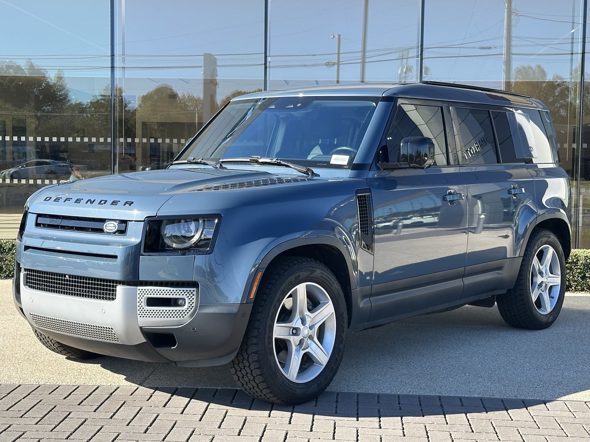 2020 Land Rover Defender HSE — photo 1 of 30