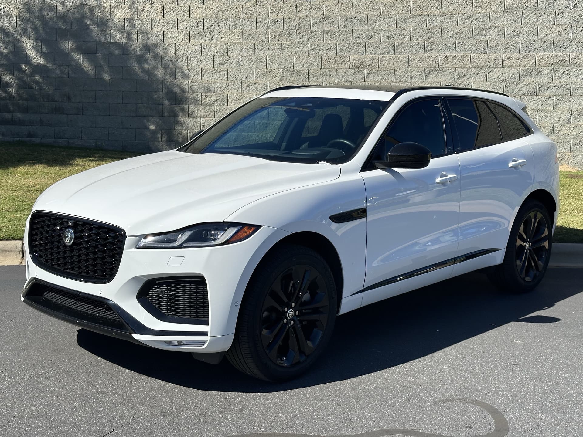 2026 Jaguar F-PACE R-Dynamic S — photo 1 of 35