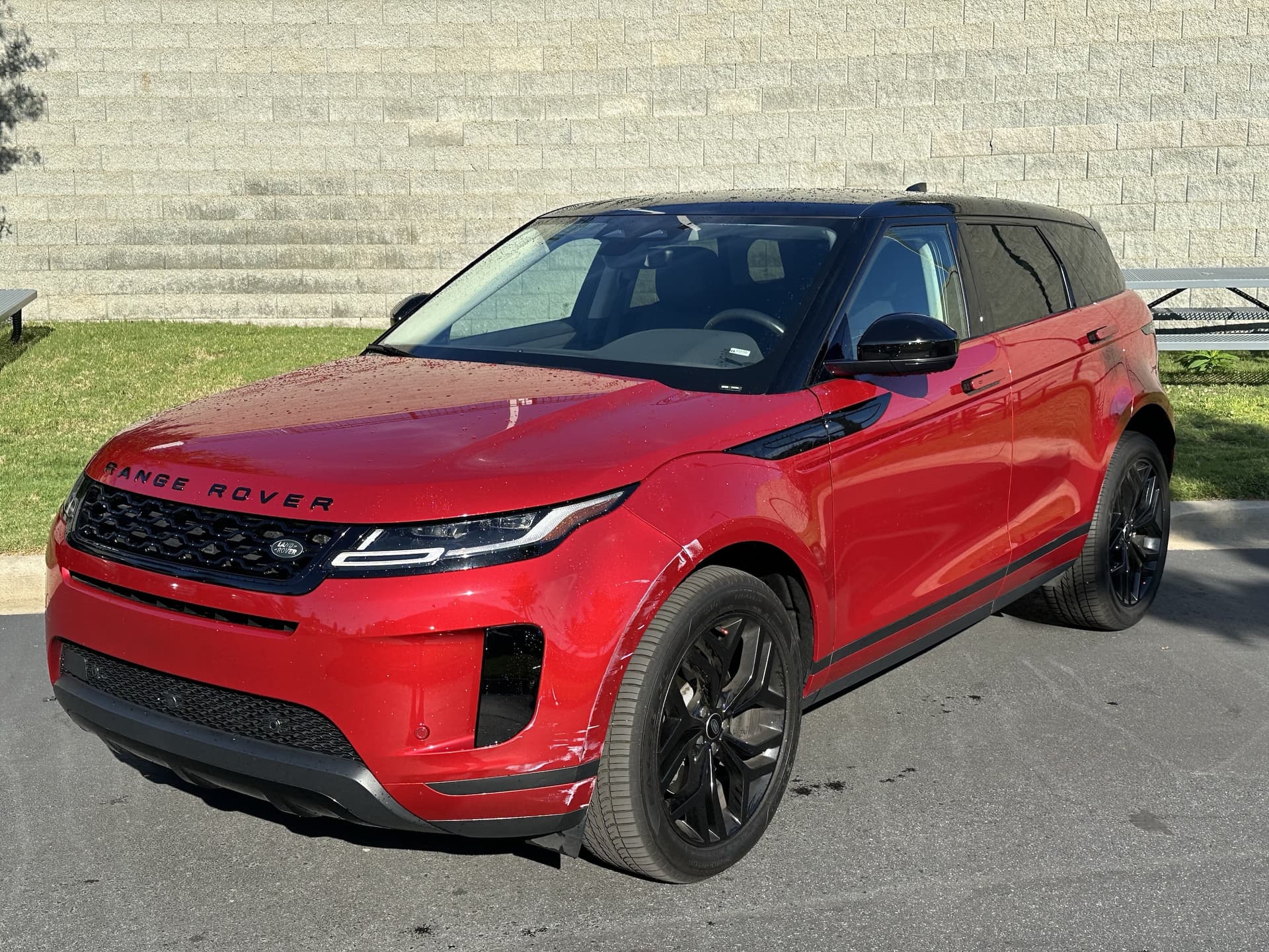 2022 Land Rover Range Rover Evoque SE — photo 1 of 4