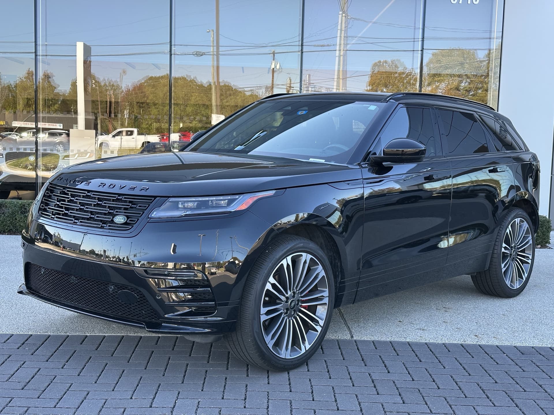 2024 Land Rover Range Rover Velar Dynamic SE — photo 1 of 35