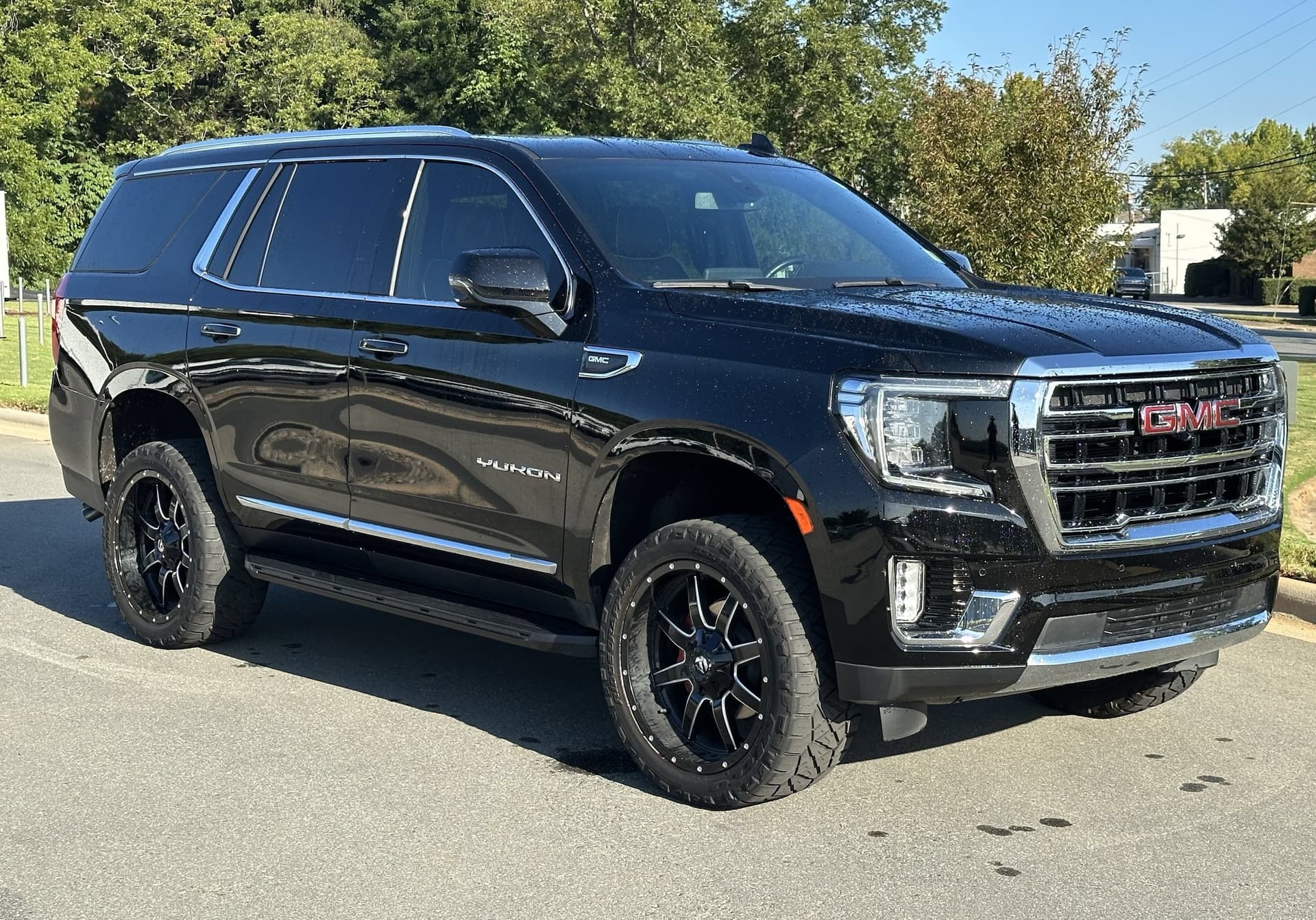 2022 GMC Yukon SLT — photo 1 of 32