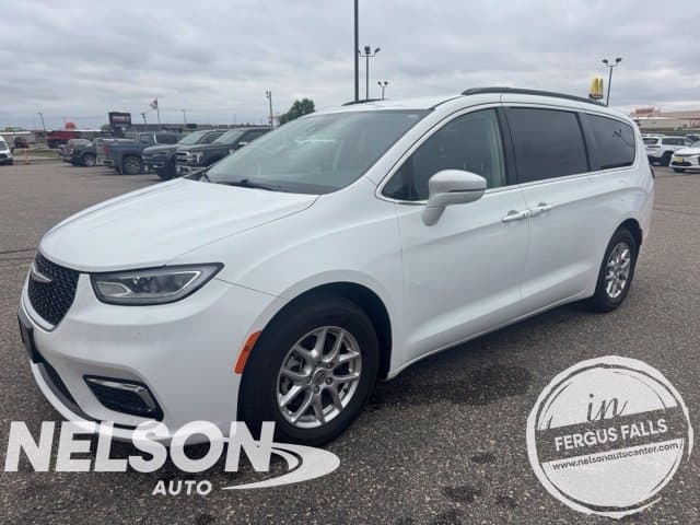 2022 Chrysler Pacifica Touring L — photo 1 of 10
