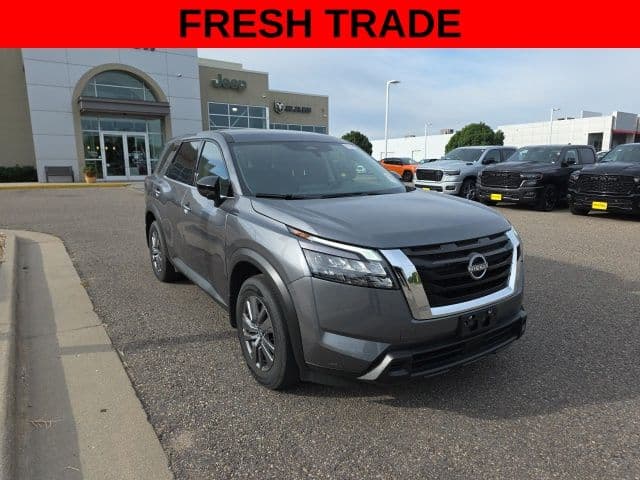 2025 Nissan Pathfinder S — photo 1 of 16