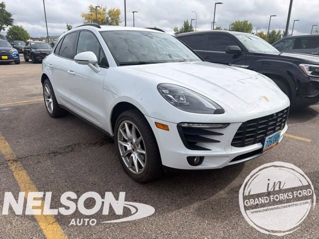 2017 Porsche Macan S — photo 1 of 10