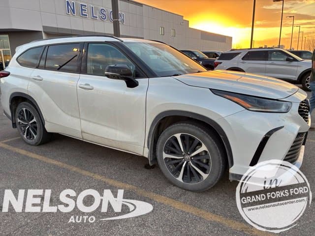 2022 Toyota Highlander XSE — photo 1 of 15