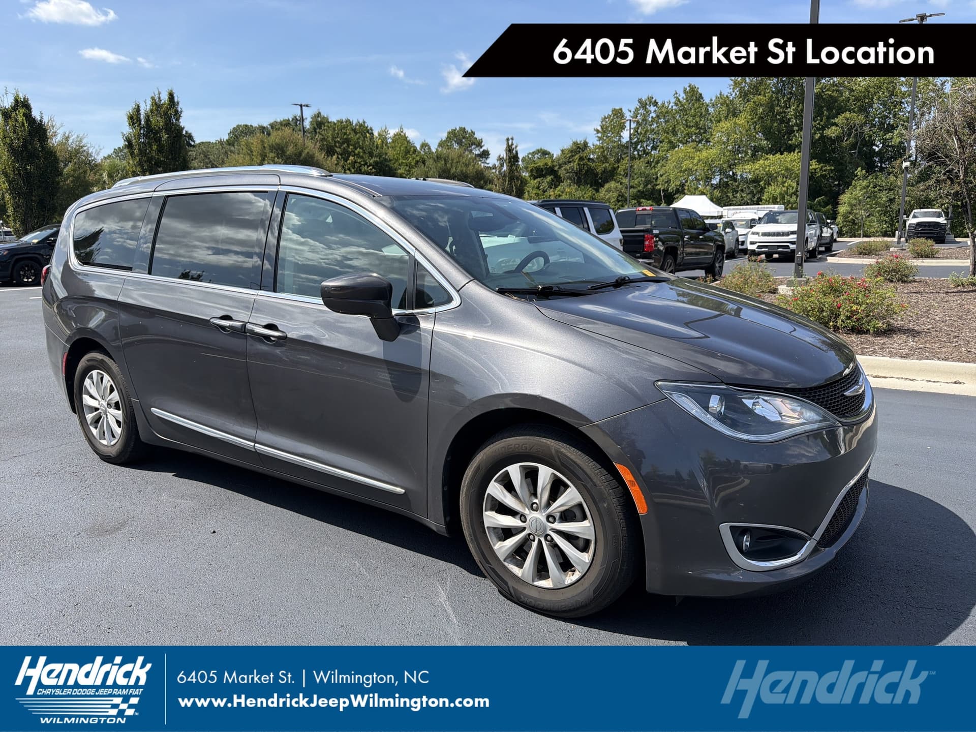 2018 Chrysler Pacifica Touring L — photo 1 of 15