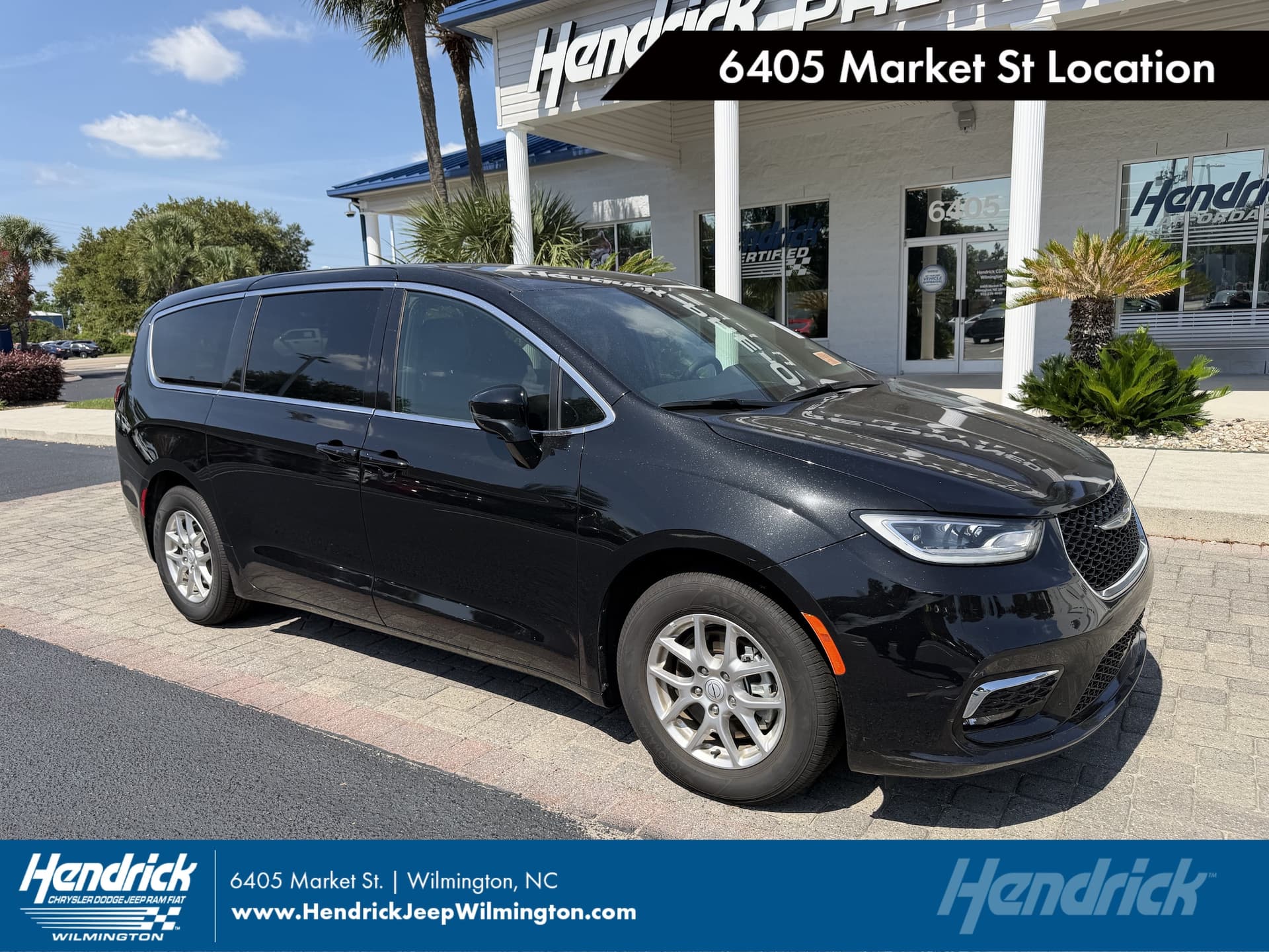 2026 Chrysler Pacifica Select — photo 1 of 15