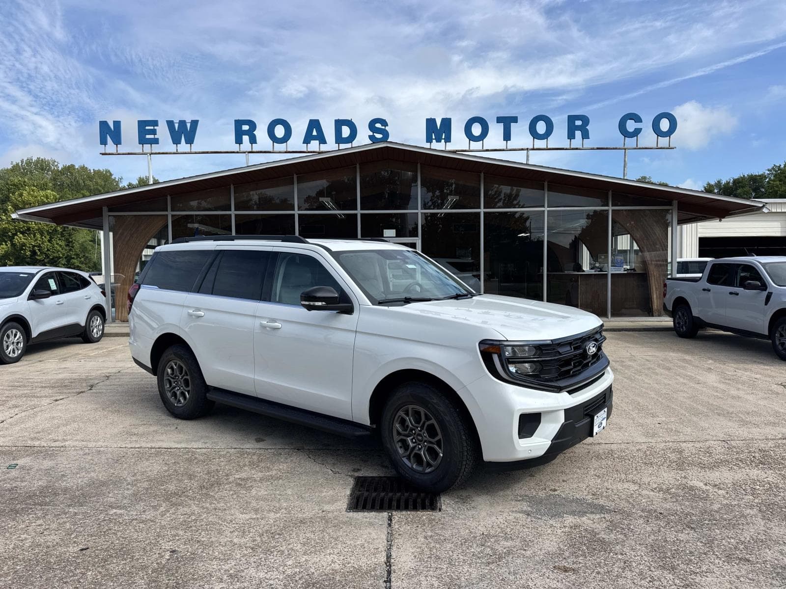 2027 Ford Expedition Active — photo 1 of 19