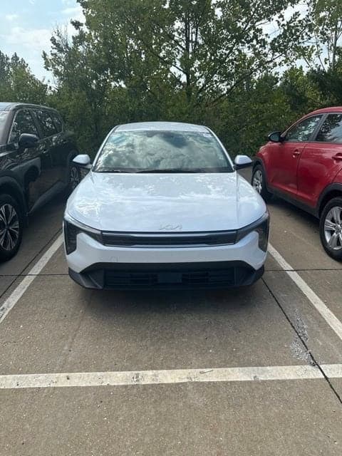2025 Kia K4 LXS — photo 1 of 9