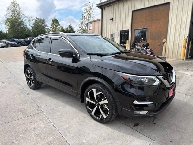 2022 Nissan Rogue Sport SL — photo 1 of 30