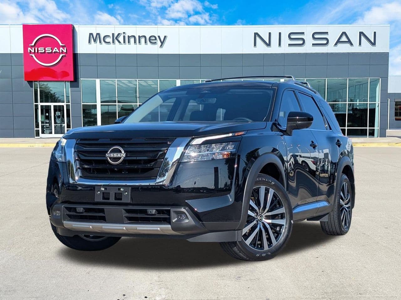 2024 Nissan Pathfinder Platinum — photo 1 of 29