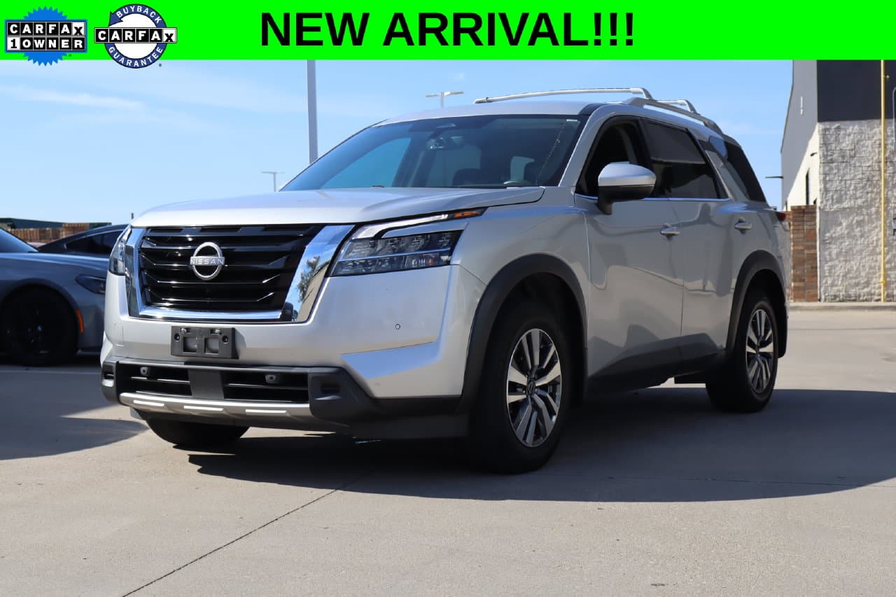 2023 Nissan Pathfinder SL — photo 1 of 31
