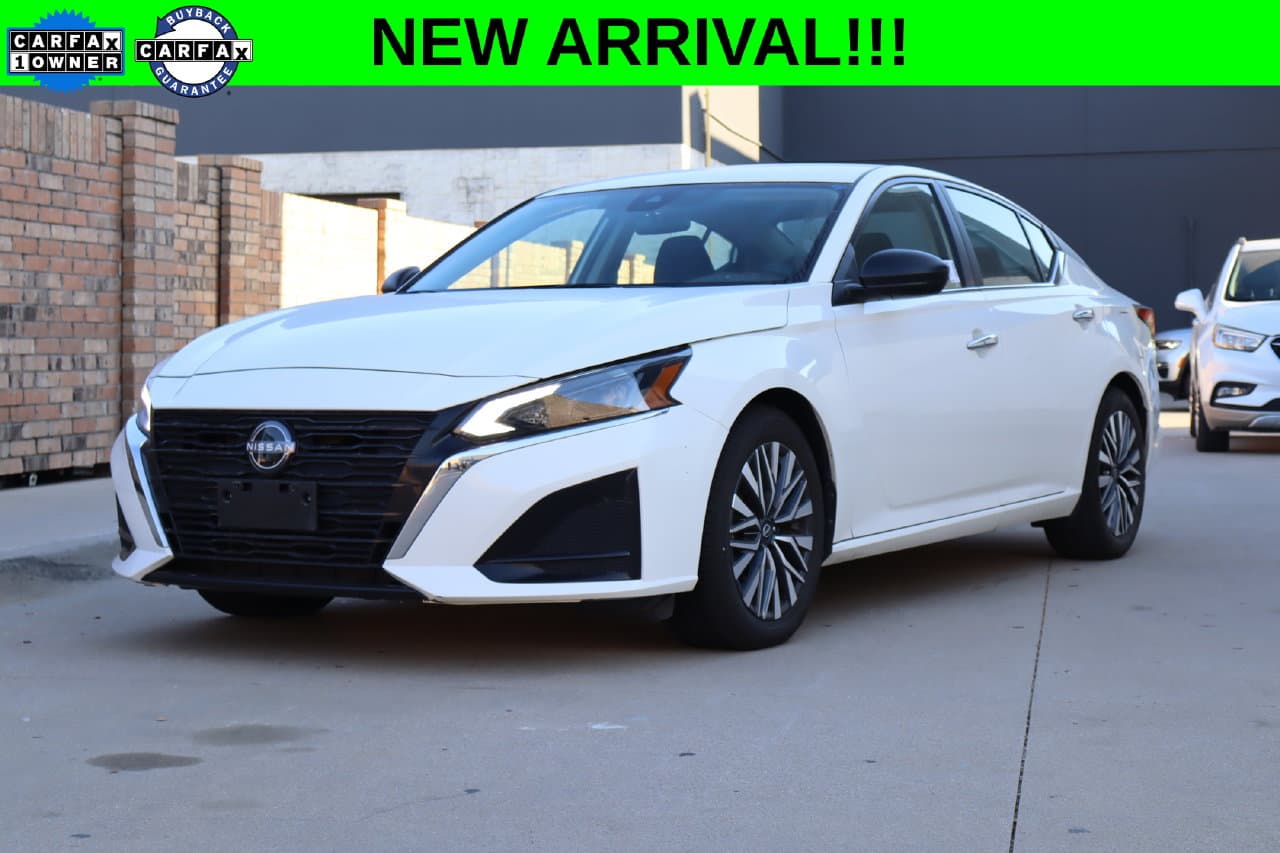 2025 Nissan Altima Base — photo 1 of 28