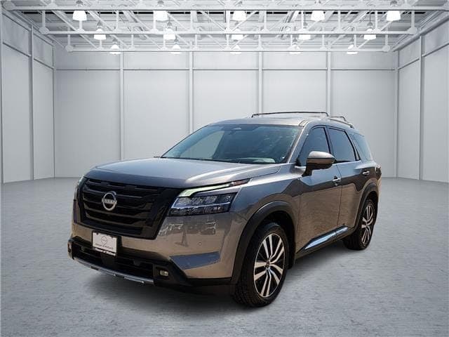 2023 Nissan Pathfinder Platinum — photo 1 of 20