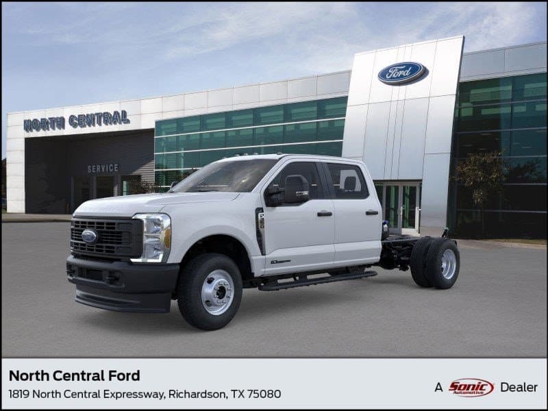 Foto de 2025 Ford F-350 Chassis F-350 XL