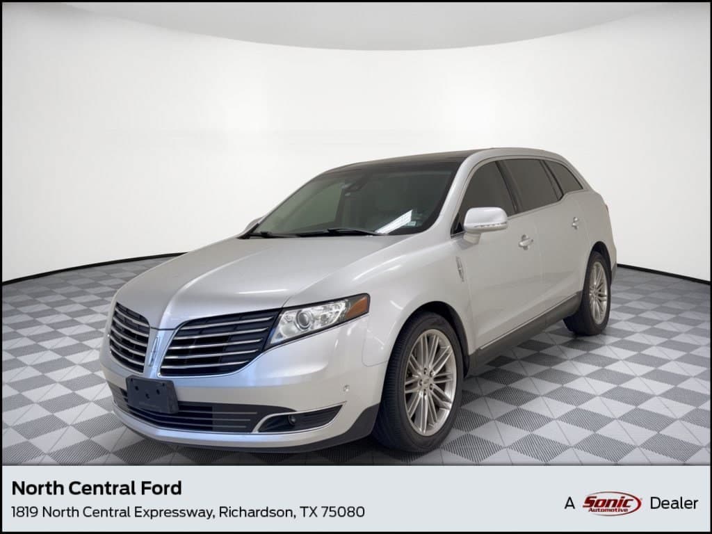2019 Lincoln MKT Reserve — photo 1 of 10