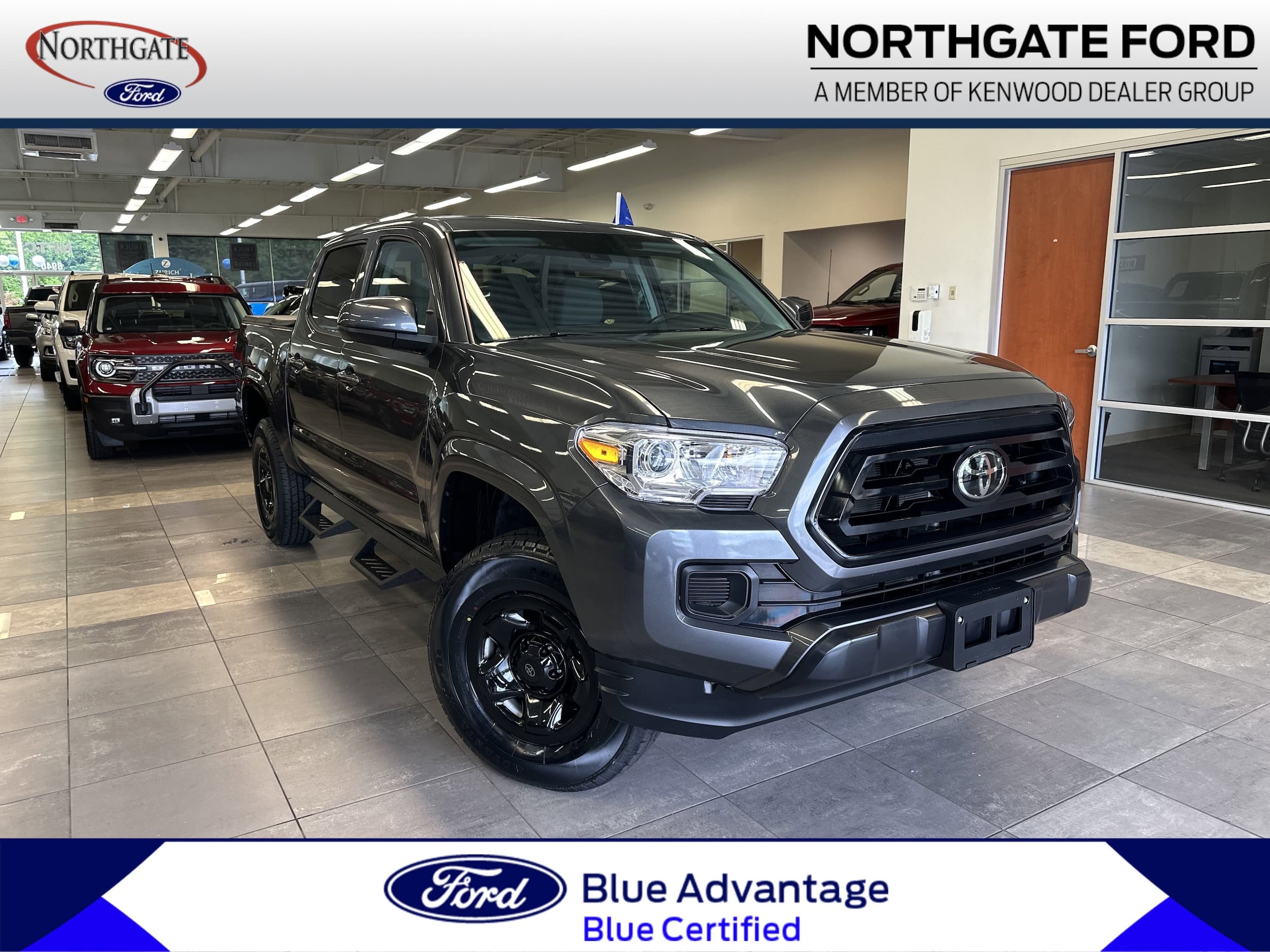 Foto de 2021 Toyota Tacoma 4WD SR