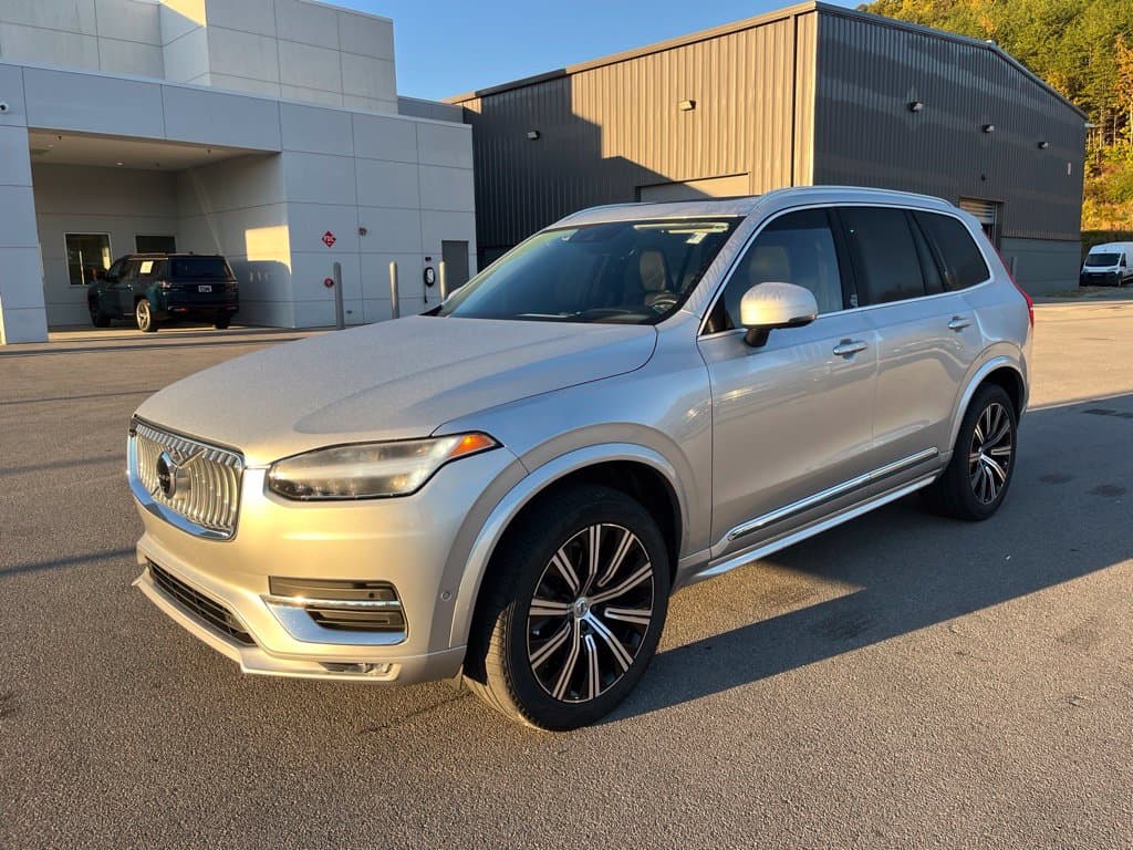 2022 Volvo XC90 Base — photo 1 of 12