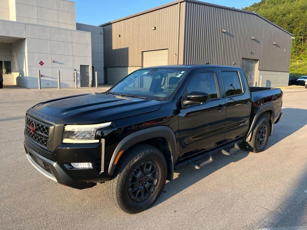 2022 Nissan Frontier PRO-4X — photo 1 of 12