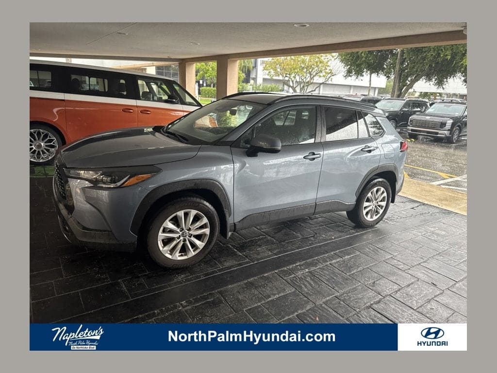 2024 Toyota Corolla Cross LE — photo 1 of 30
