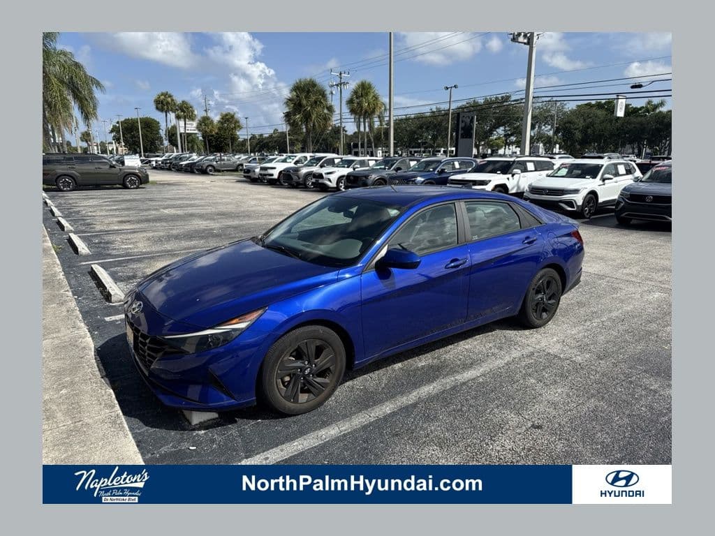 2023 Hyundai Elantra SEL — photo 1 of 23